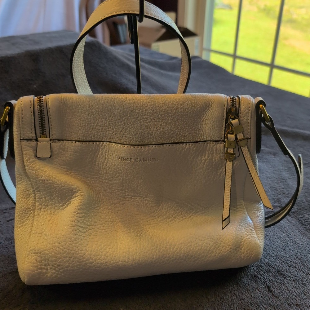 EUC Vince Camuto Tuli Crossbody Bag Snow White Pebbled Leather VC-TULI-CB